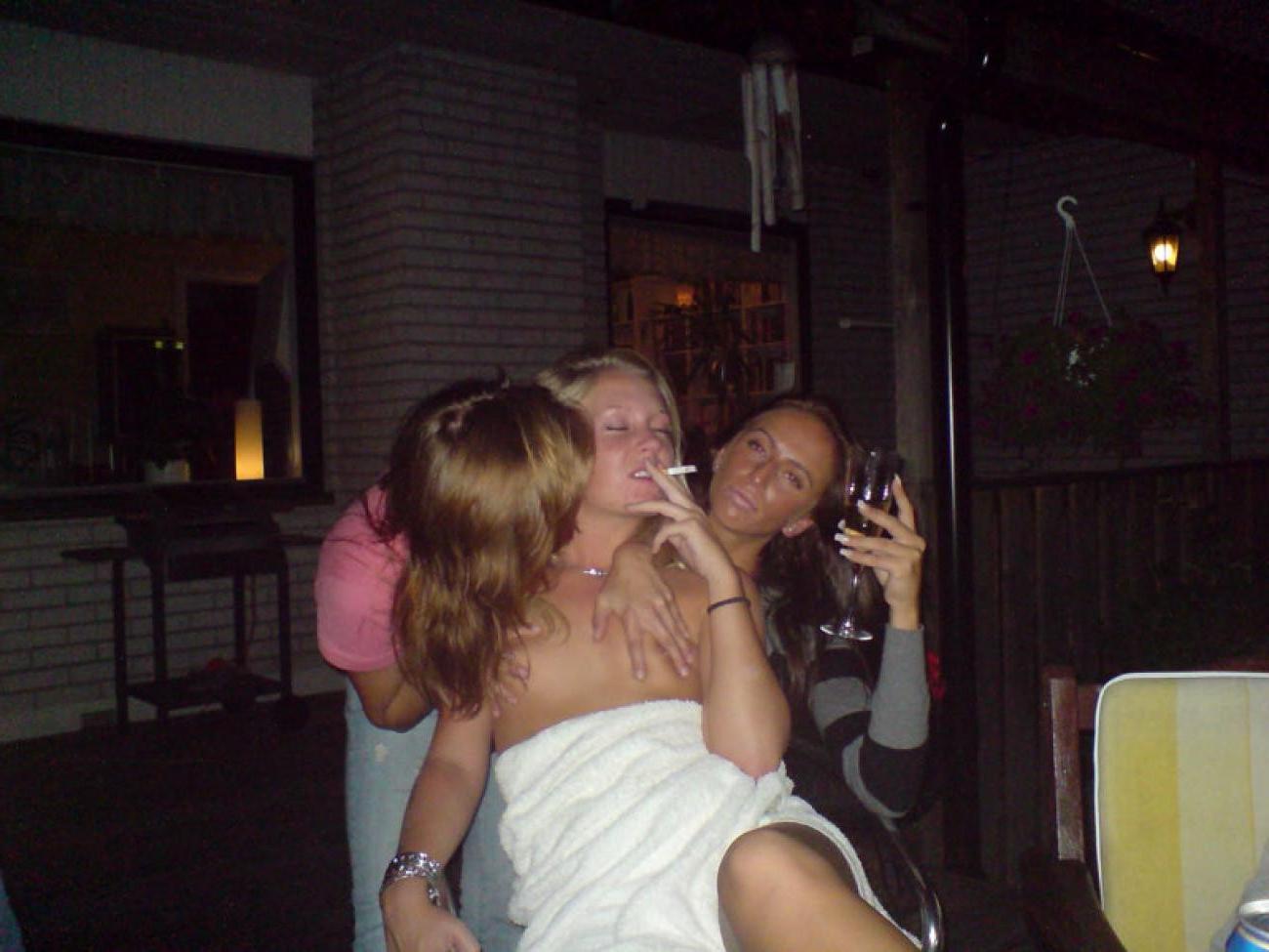16P Hot bodied male strippers seduce babes in the private club