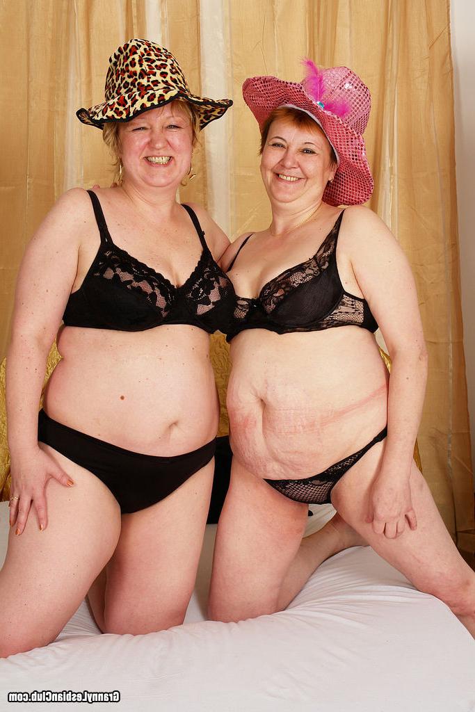15P Chubby granny lesbians toying their pussies