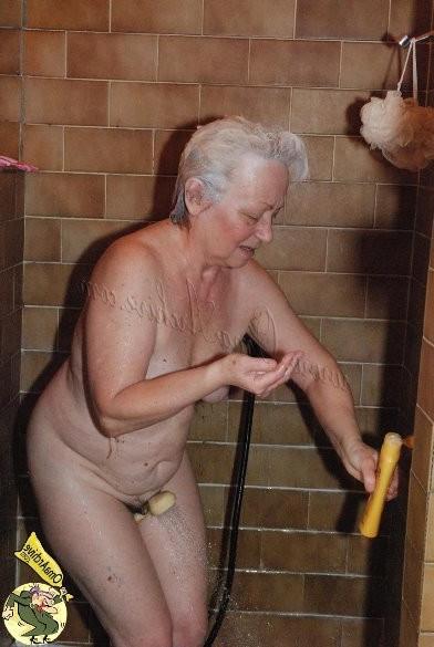 10P lesbian granny sex