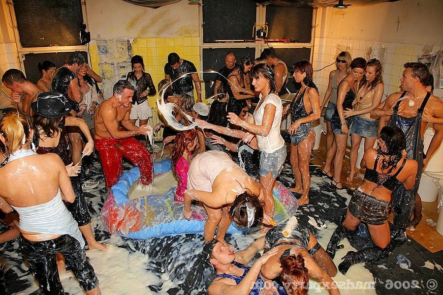 16P Wild out of control orgy where anything goes