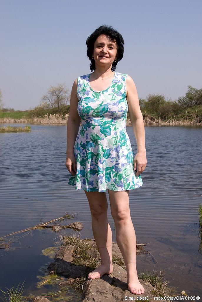 16P Sandra tugs at her full bush