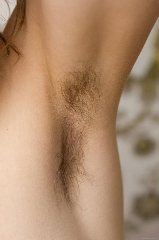 15P Hairy coed Roe shows off her muffin patch