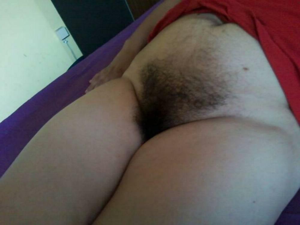15P Hairy pussy girls posing gallery 12
