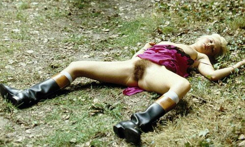 15P Hairy pussy girls posing gallery 12
