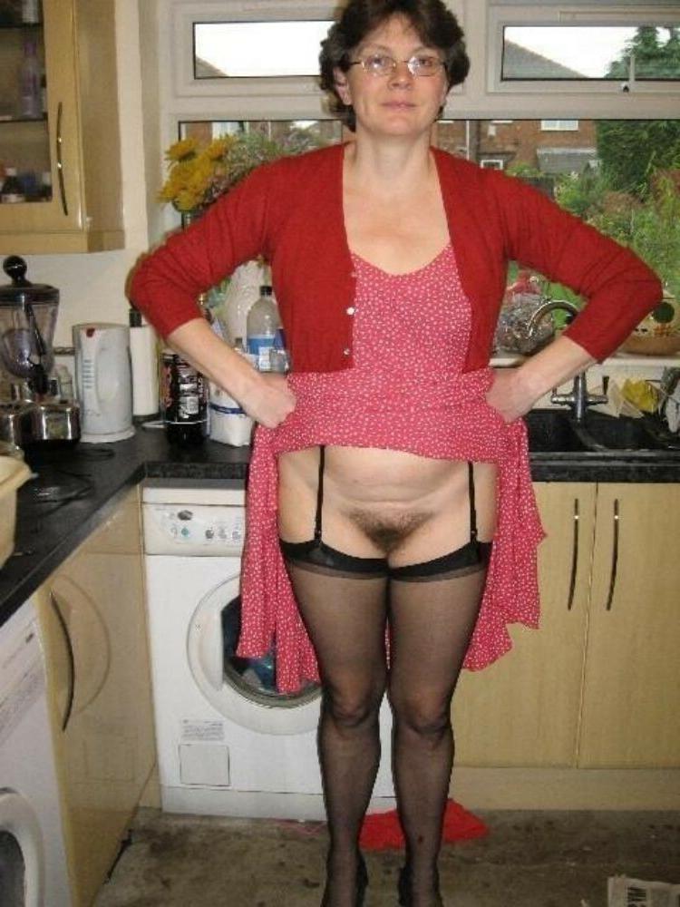 15P Hairy pussy girls posing gallery 2