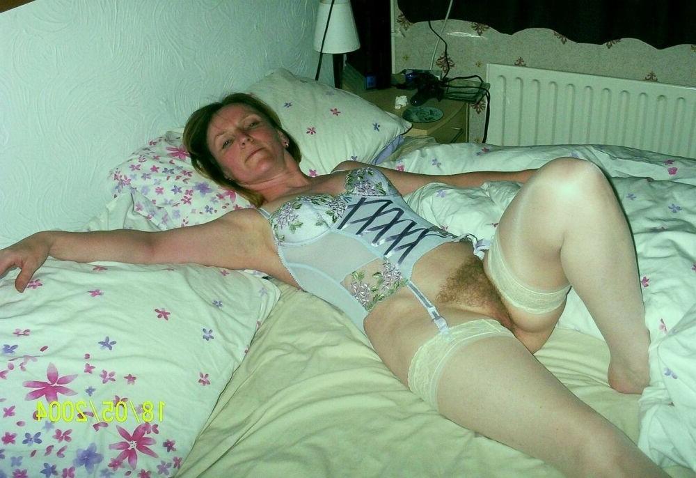 15P Hairy pussy girls posing gallery 18