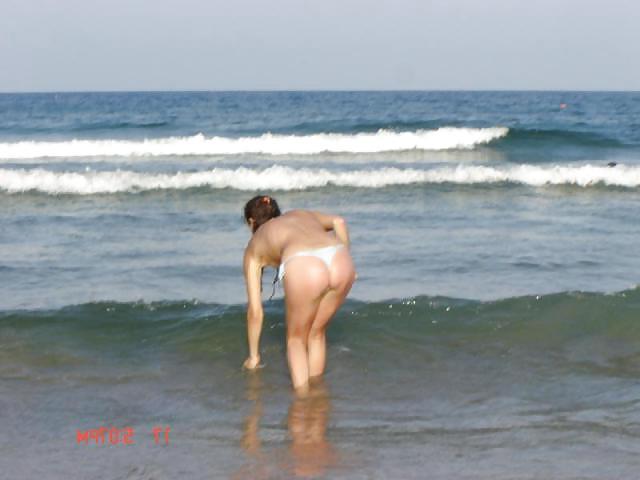 25P Bulgarian amateur girls on beach