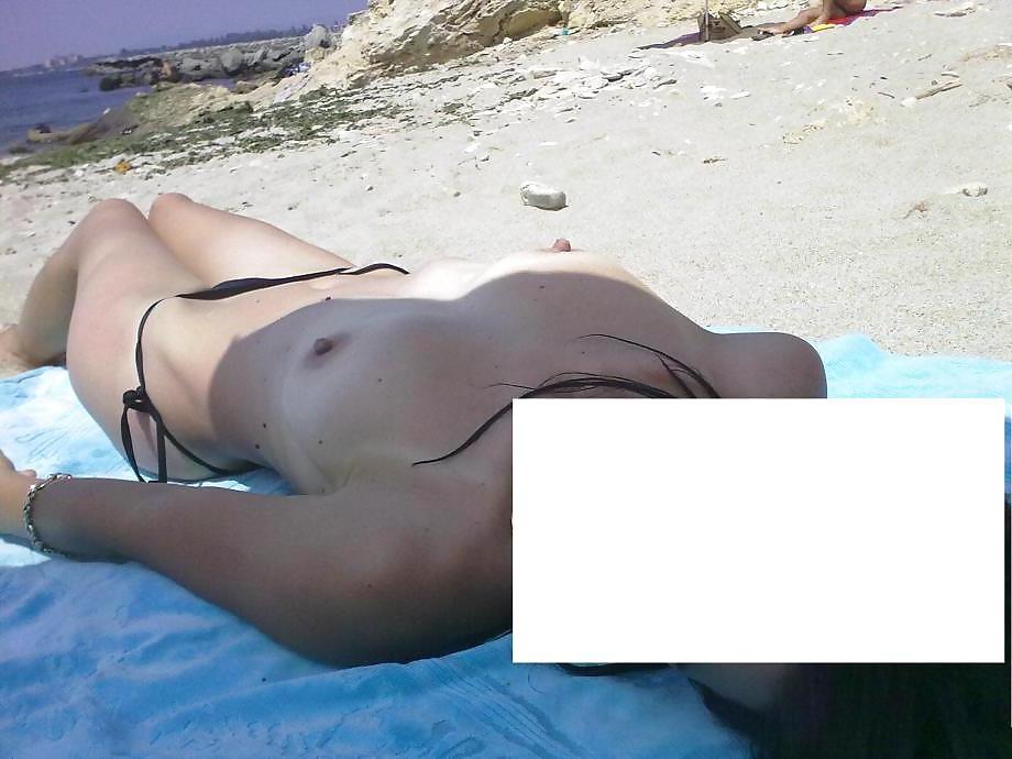 25P Bulgarian amateur girls on beach