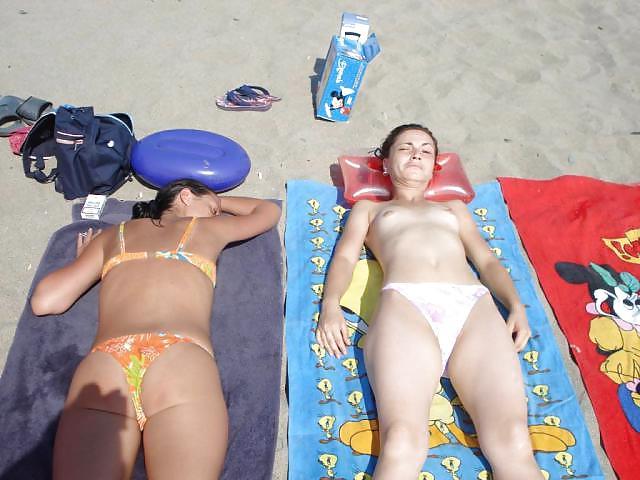 25P Bulgarian amateur girls on beach