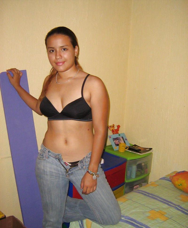 25P HOT LATINA TEEN