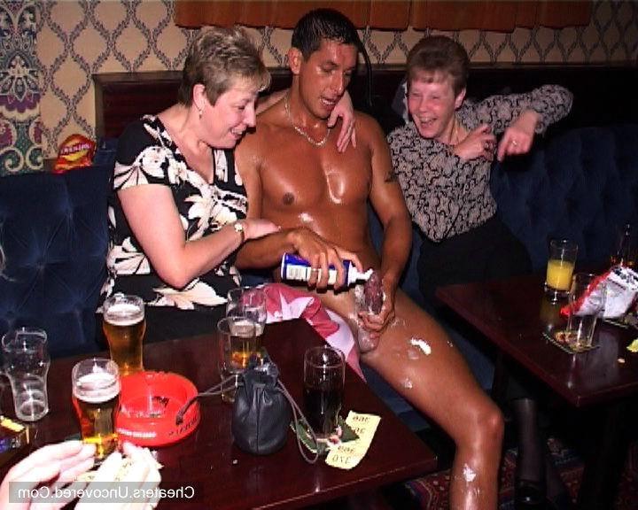 16P Wives get drunk at the strip club and suck some cock
