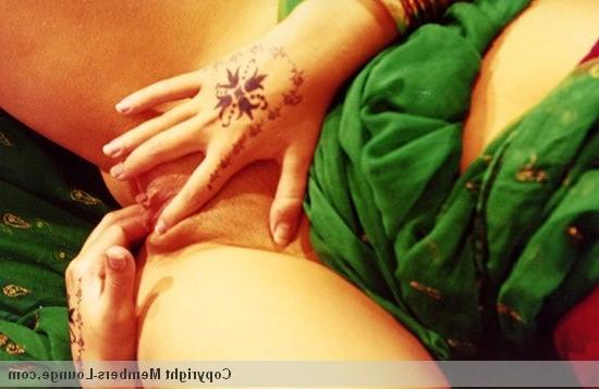 5P Fingering her indian pussy