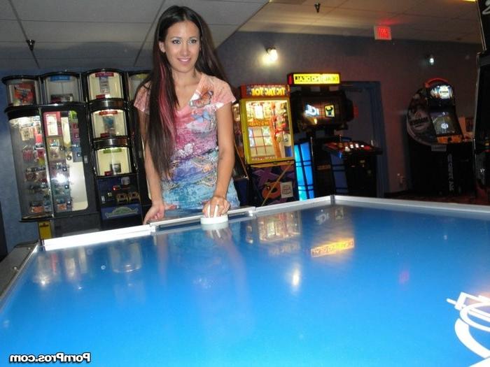 12P Teen Slut Amia Goes Deep 