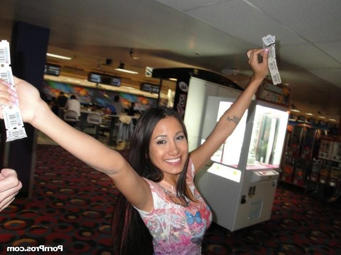 12P Teen Slut Amia Goes Deep 