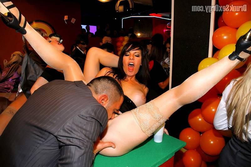 20P An orgy breaks out at casino party