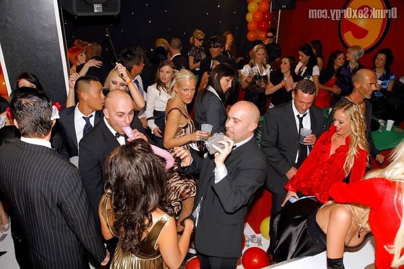 20P An orgy breaks out at casino party