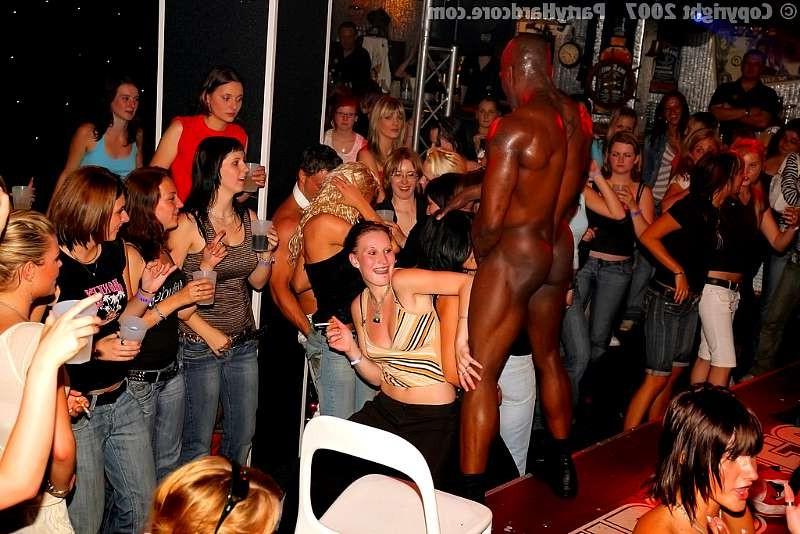 20P Teen tries to push a black cock down her throat