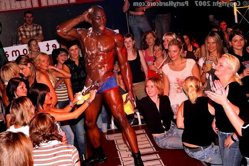 20P Teen tries to push a black cock down her throat