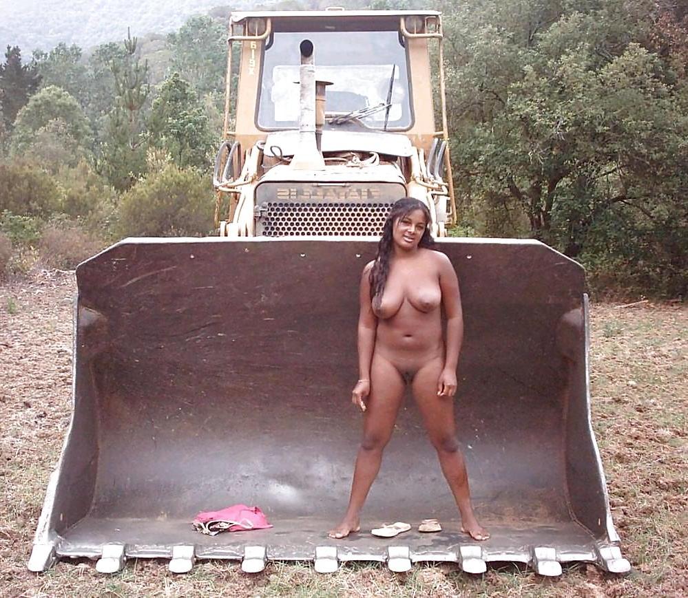 25P BUSTY LATINA MIX