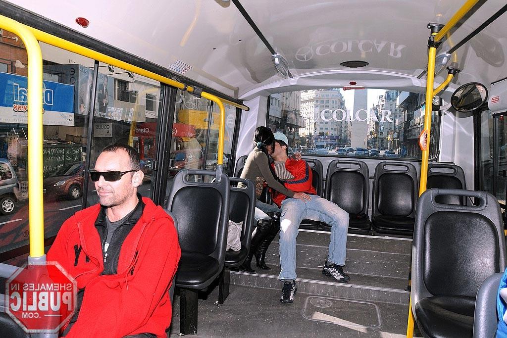 15P A bus ride really becomes something special when your getting head from a sexy s