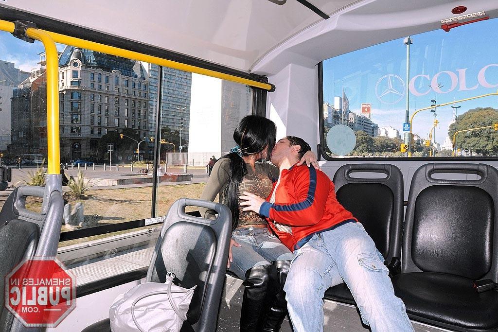 15P A bus ride really becomes something special when your getting head from a sexy s