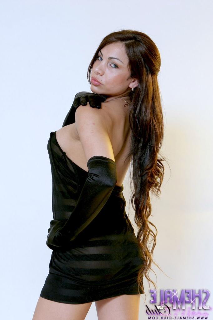 12P Brunette hottie exposing herself for the camera