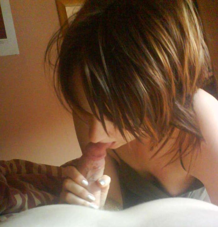 16P Pictures of amateur girls sucking their friend's cock