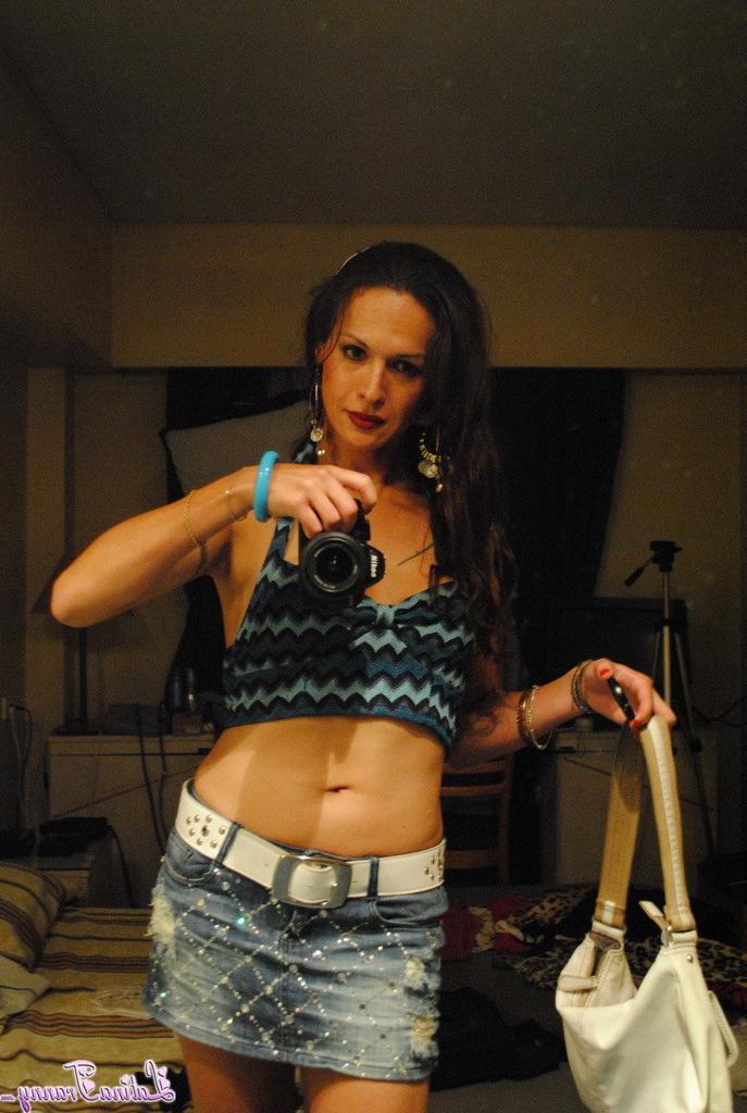 11P Latina shemale selfies