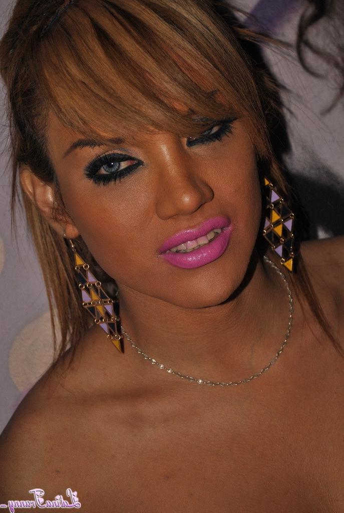 11P Latina tranny hookers