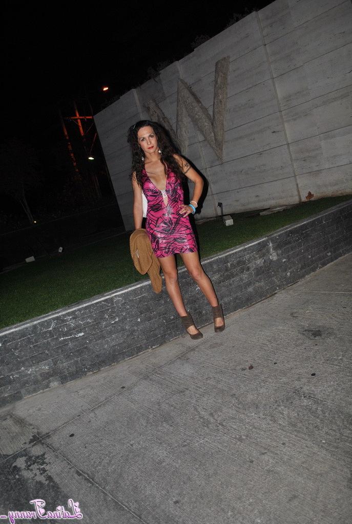 11P Latina tranny hookers
