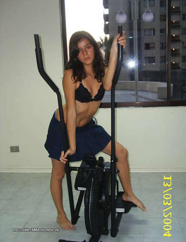 15P Sexy Latinas taking off their tops off in the gym