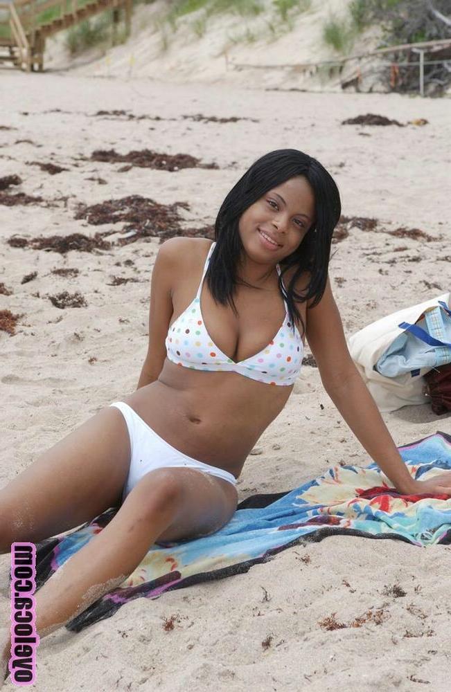 16P amateur latina on the beach gets seduced by white cock
