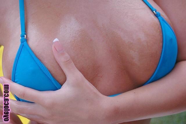 20P Check out this latin mami getting her tasty pussy rammed from behind