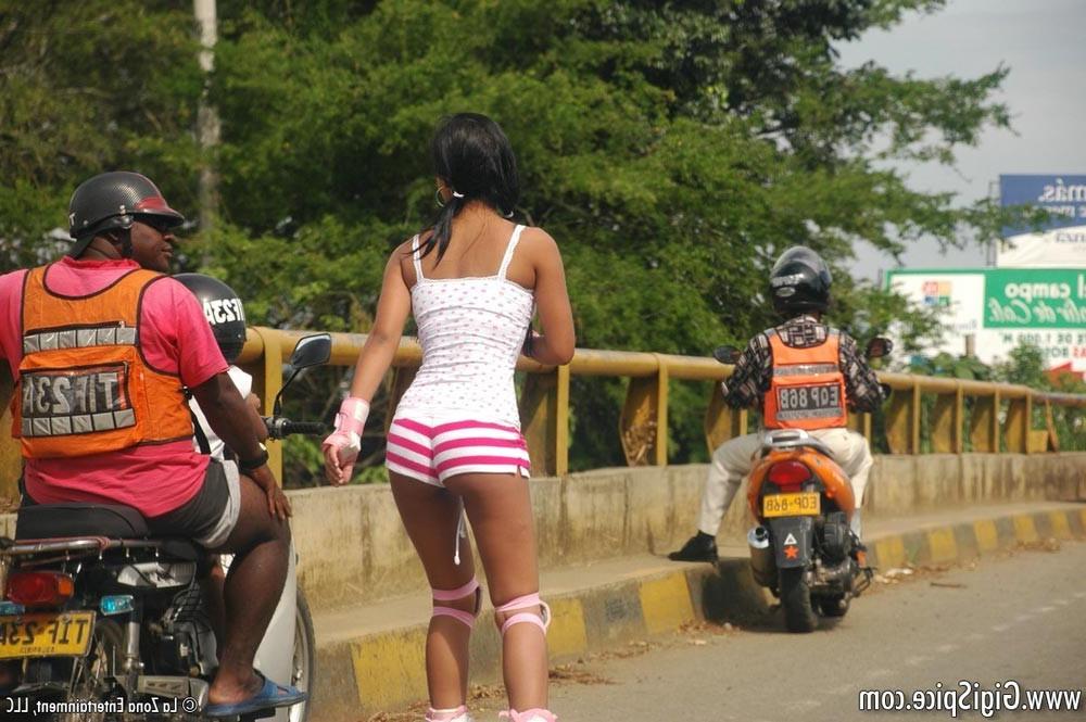 16P latina teen rollerblading