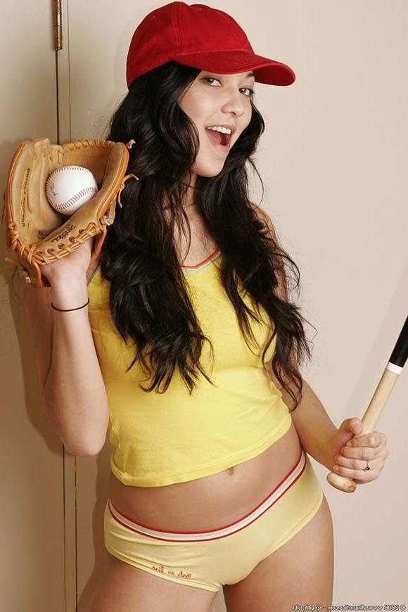 15P Big breasted latina chica looking for someone to play ball