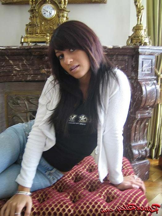 15P Sublime latina stripping and showing off