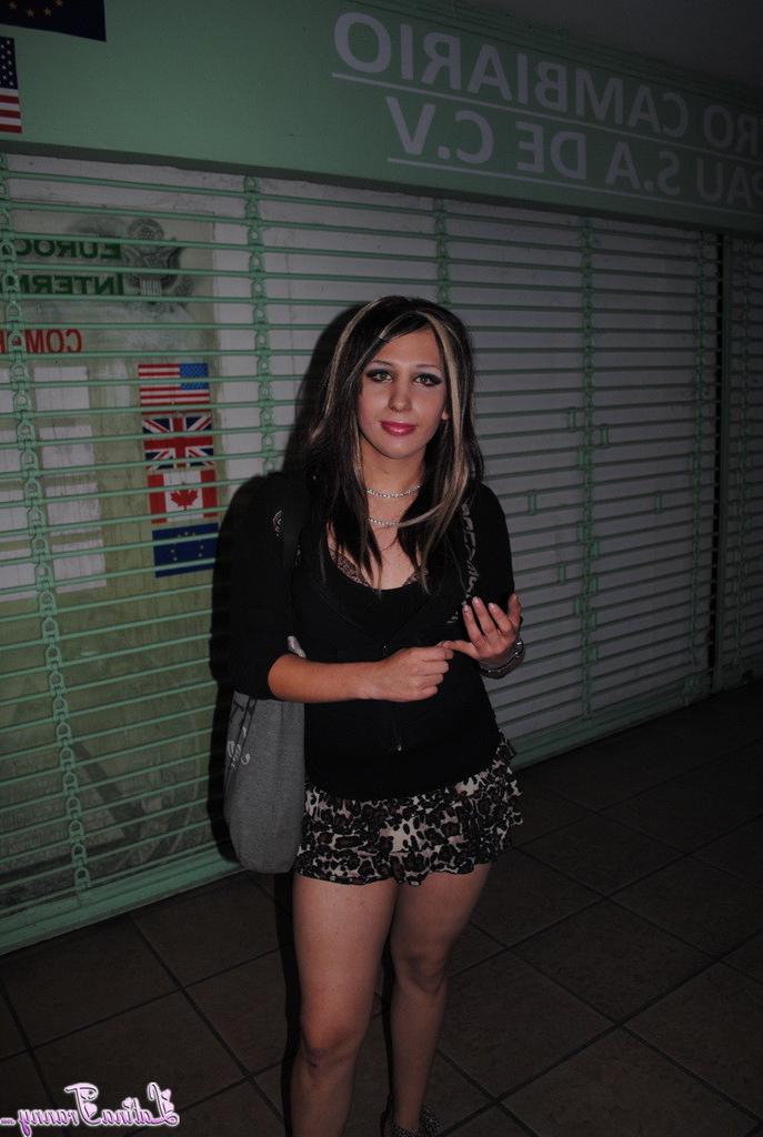 12P Seductive Nicole visiting Mexico