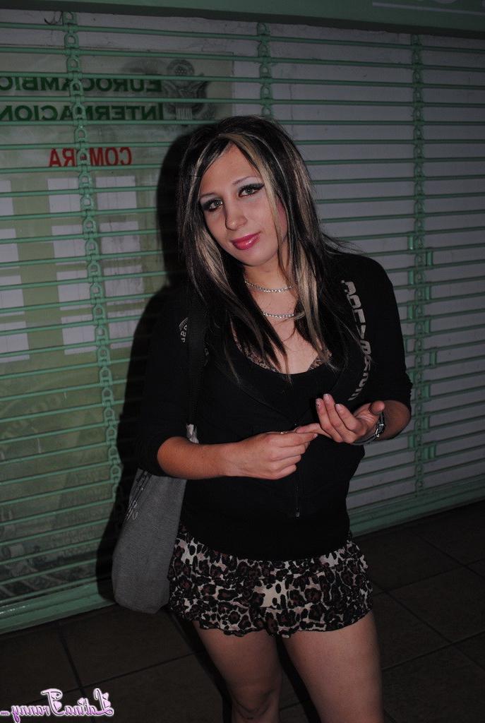 12P Seductive Nicole visiting Mexico
