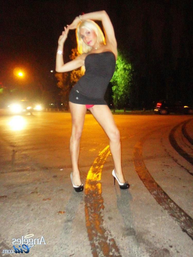 12P Angeles Cid puts on a nudie show in middle of street