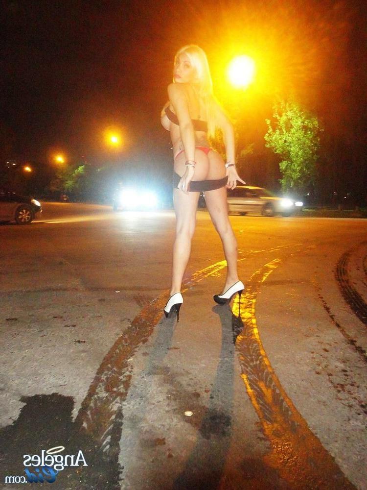 12P Angeles Cid puts on a nudie show in middle of street