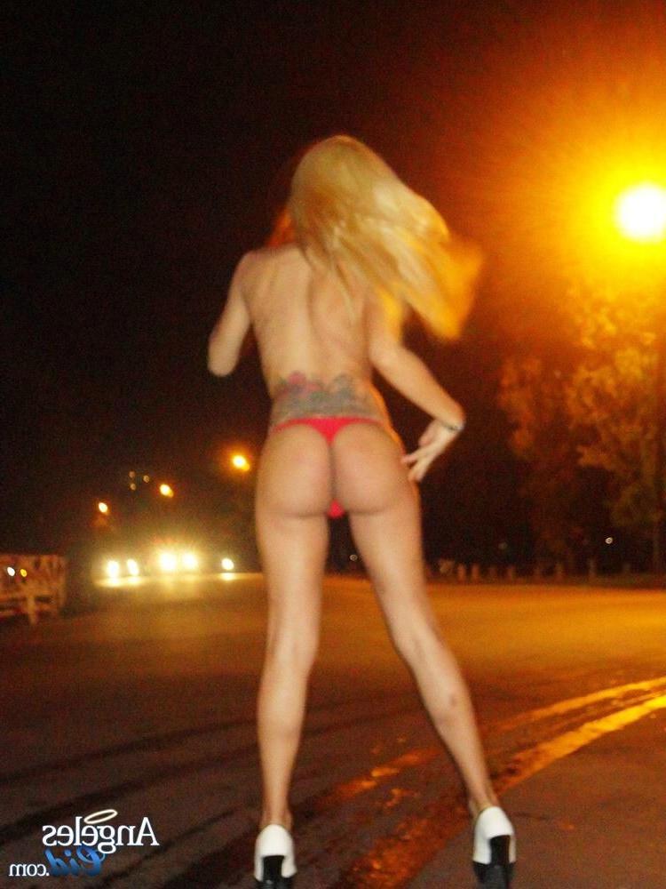 12P Angeles Cid puts on a nudie show in middle of street