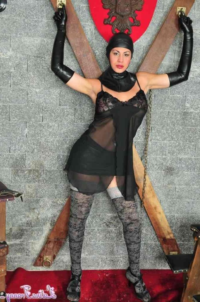 11P Tranny master taking her slave