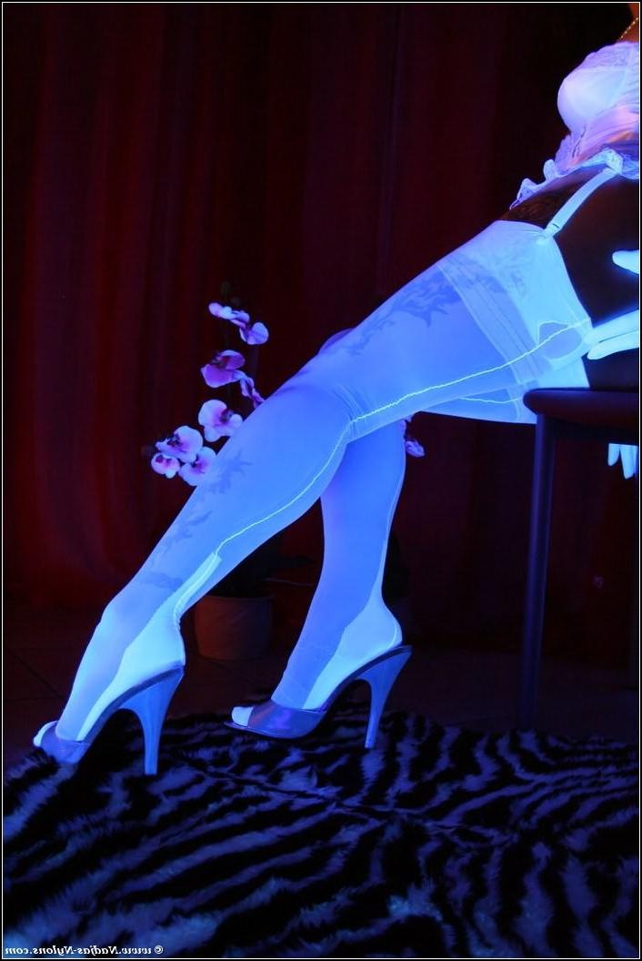 12P Leggy Nadja posing in designed nylons