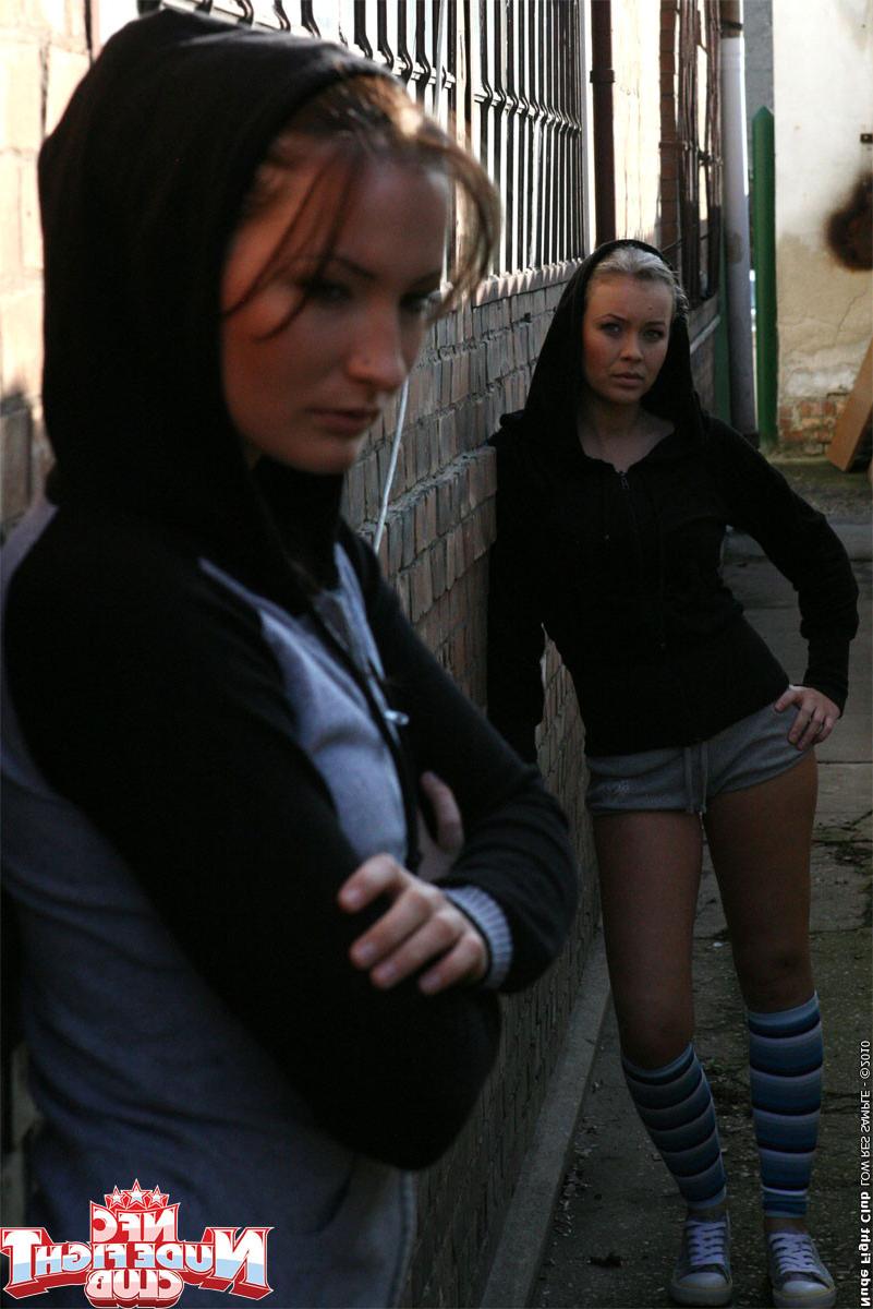 20P Watch these naked amazon fighters wrestle, struggle, suffer, kick and lick Nude 