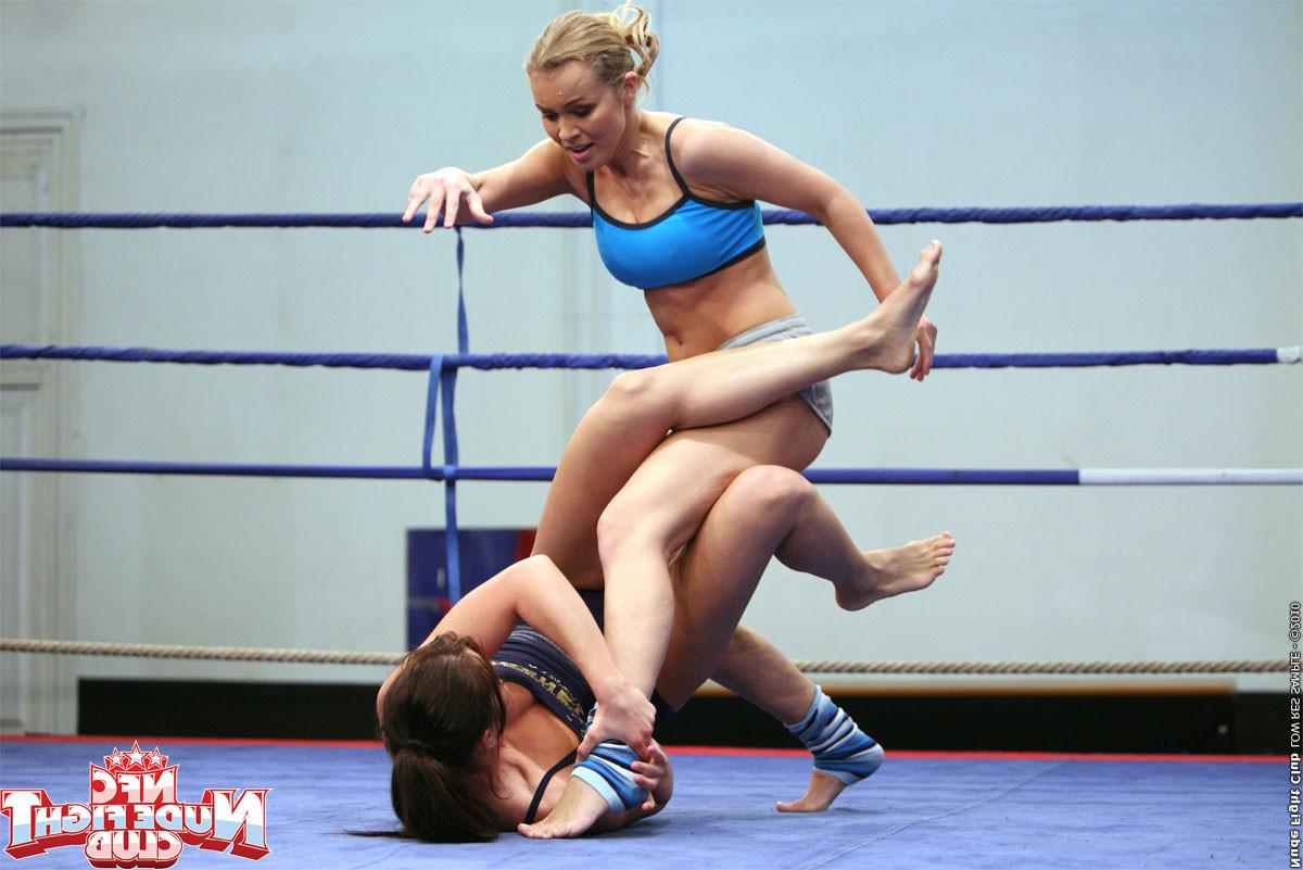 20P Watch these naked amazon fighters wrestle, struggle, suffer, kick and lick Nude 