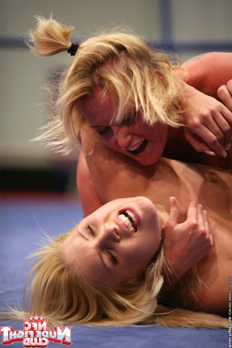 20P Watch these naked amazon fighters wrestle, struggle, suffer, kick and lick Nude 