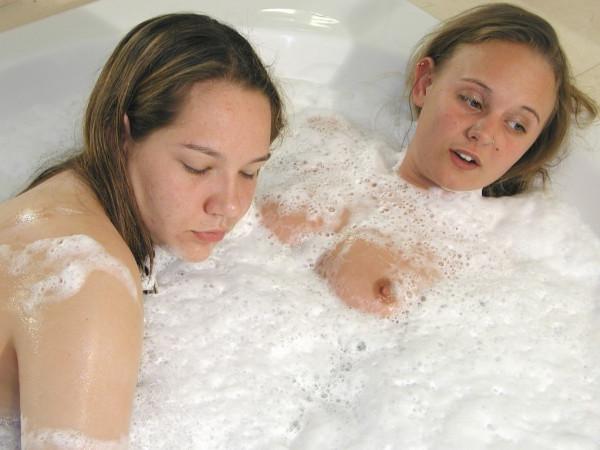 15P First time teen pussy lickers