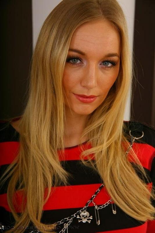 16P Hayley Marie Wearing Fishnets