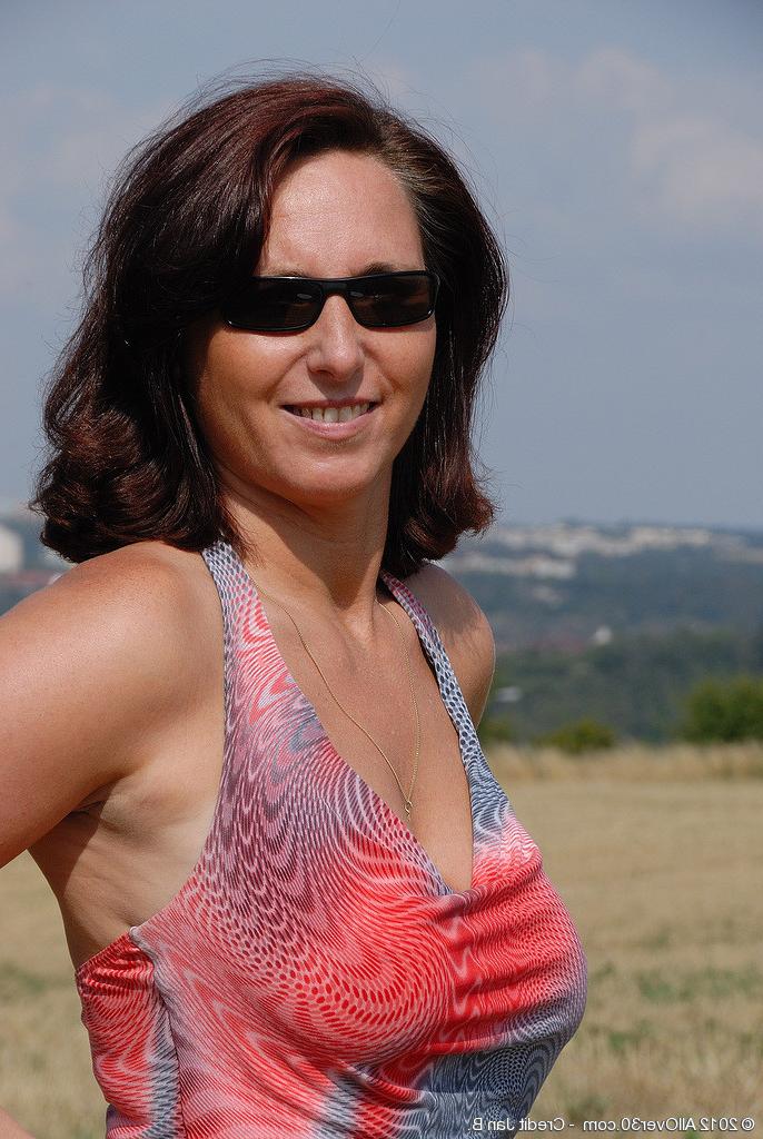 16P Natural titted Demi plays nudist out in the farmers field