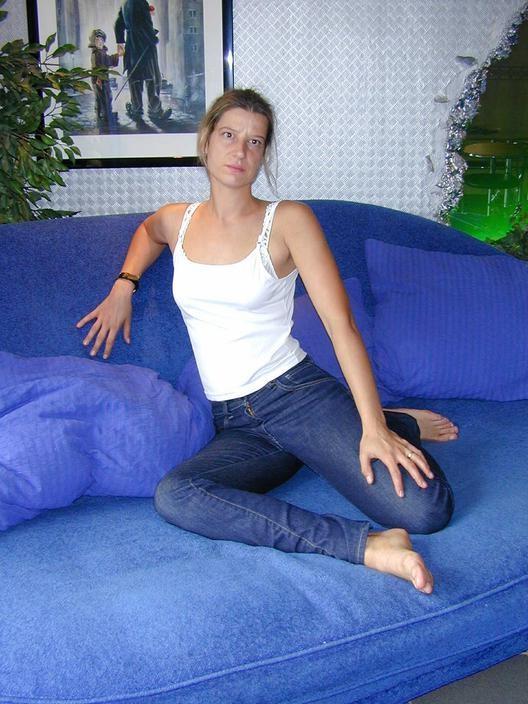 17P Zum ersten Mal zieht sich meine Frau im weißen Top aus